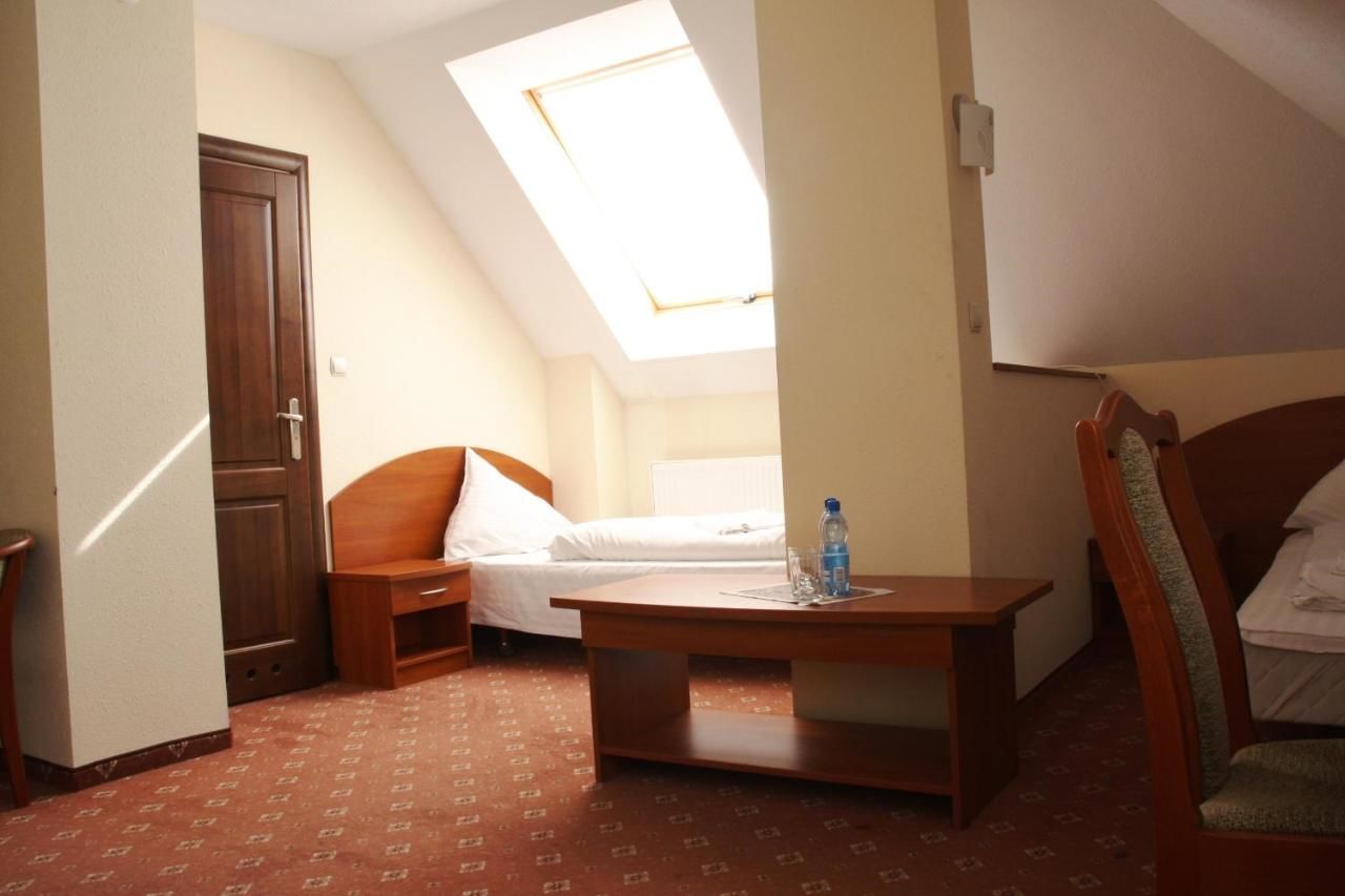 Отель Hotel Słowik Poniatowa-42